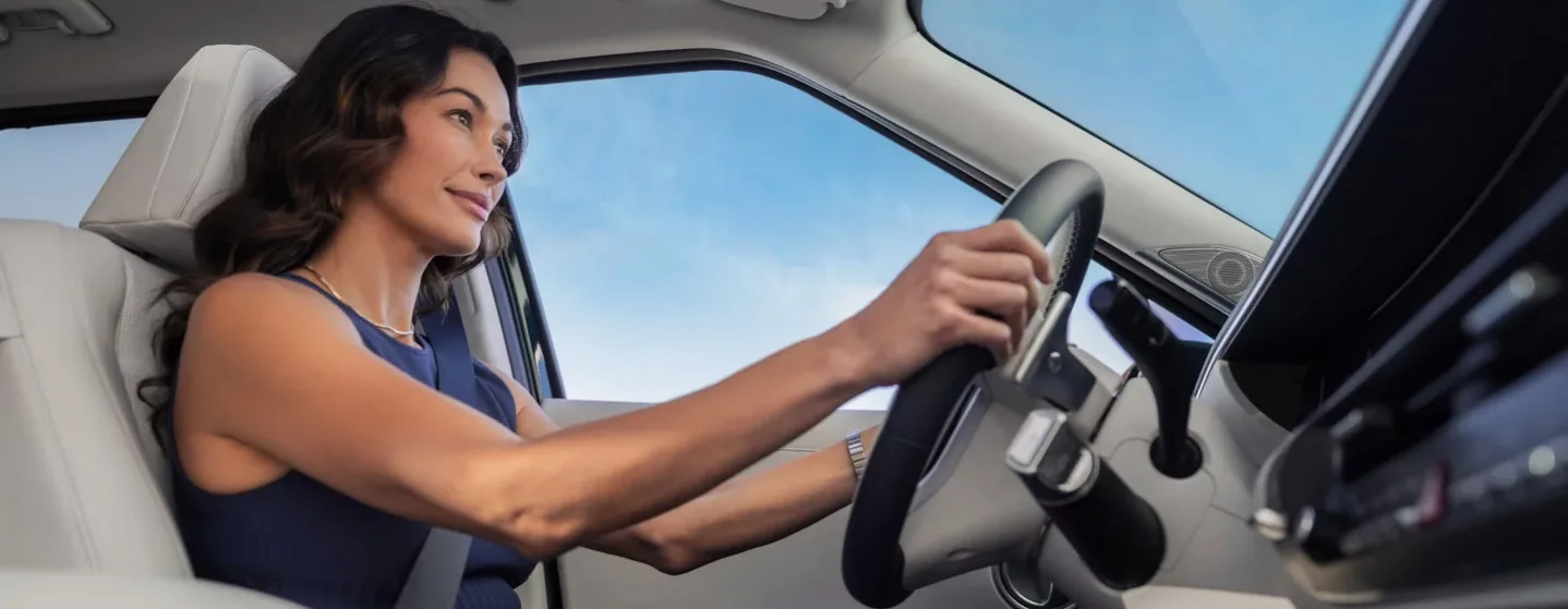 Mujer al volante interior Palisade - Buy Hyundai SUV